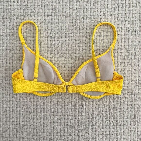 𝅺VINTAGE 90’s Bikini Top - Picture 3 of 6